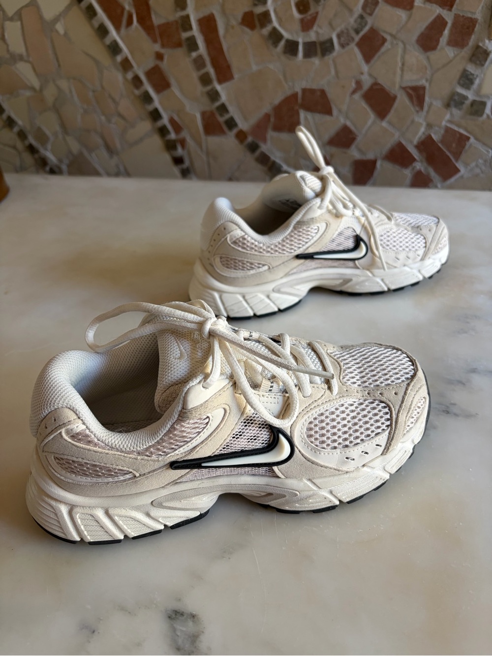 V5 RNR Sneaker - Picture 4 of 9